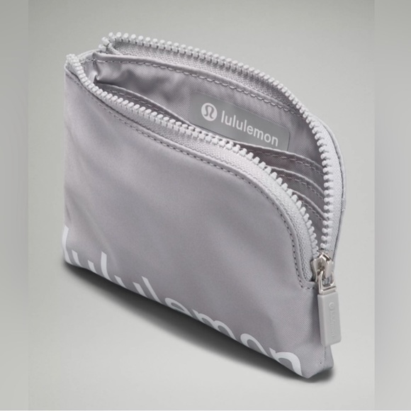🩶Lululemon Silver Drop Clippable Card Pouch🩶 - Picture 3 of 13
